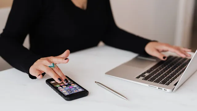 realtor using phone